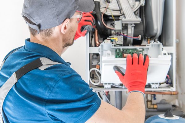 Reparación de caldera Beretta comercial en taller técnico de Pinto