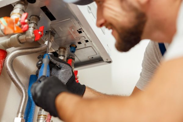 Instalación certificada de caldera Vaillant en residencia de Pinar de Chamartín