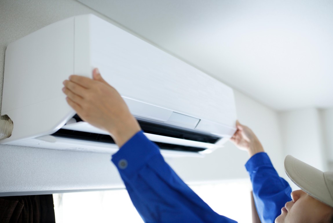 Mantenimiento profesional de aire acondicionado HITACHI en Manises para eficiencia y comodidad garantizadas.