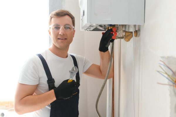 Reparación de caldera Vaillant comercial en taller técnico de San Agustín del Guadalix